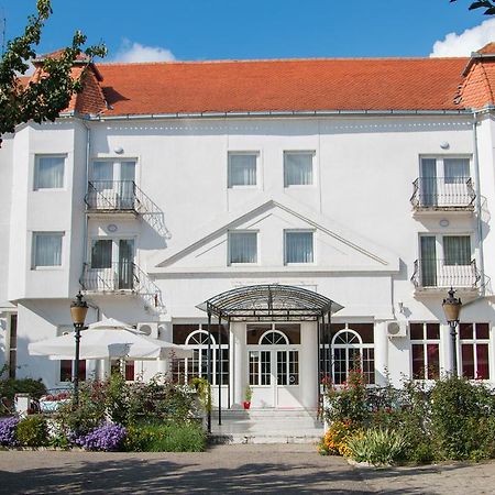 Beli Dvor Hotel Sombor Exterior photo