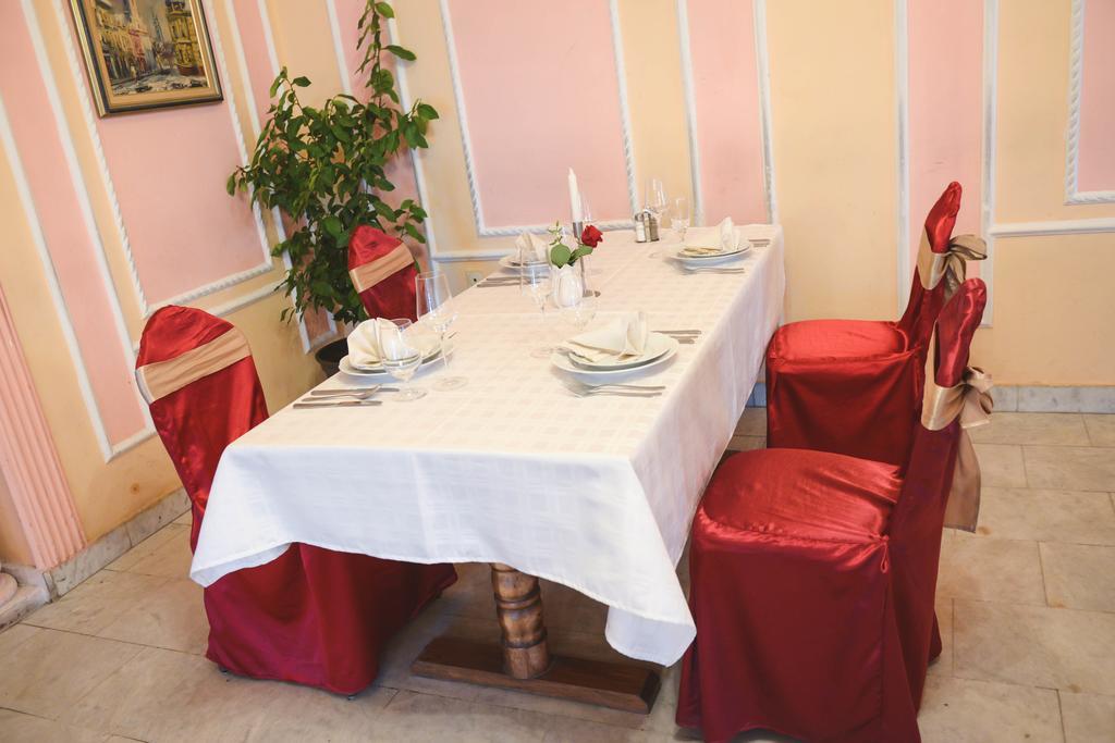 Beli Dvor Hotel Sombor Exterior photo