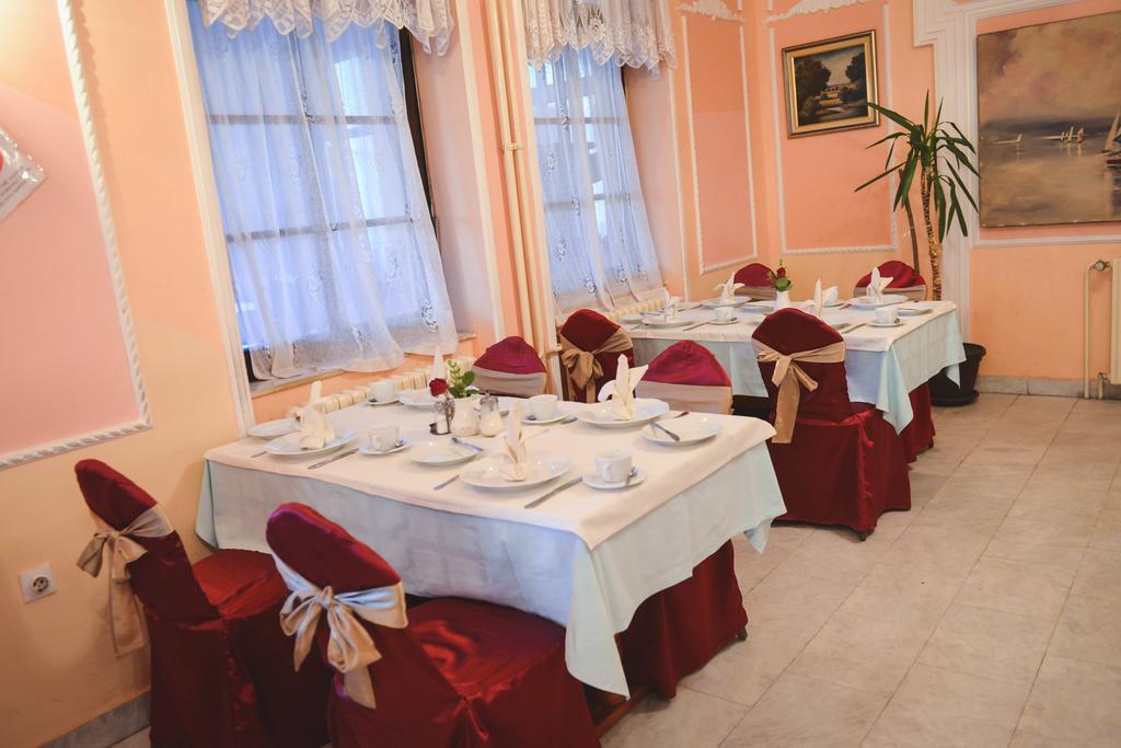 Beli Dvor Hotel Sombor Exterior photo