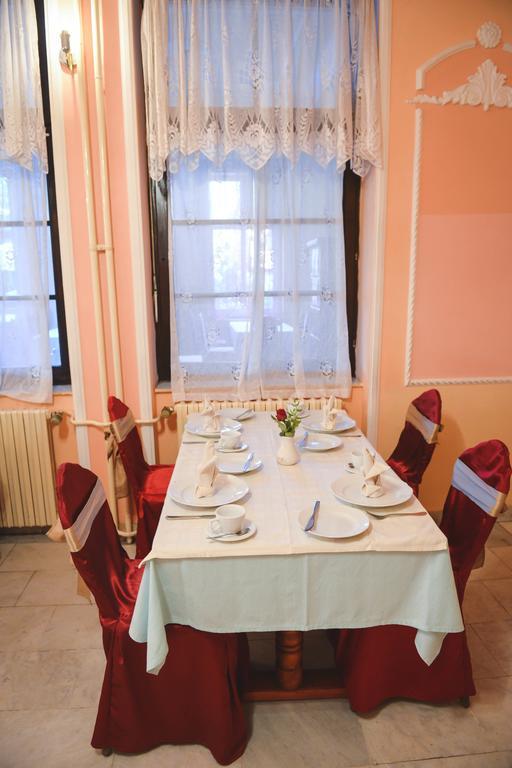 Beli Dvor Hotel Sombor Exterior photo